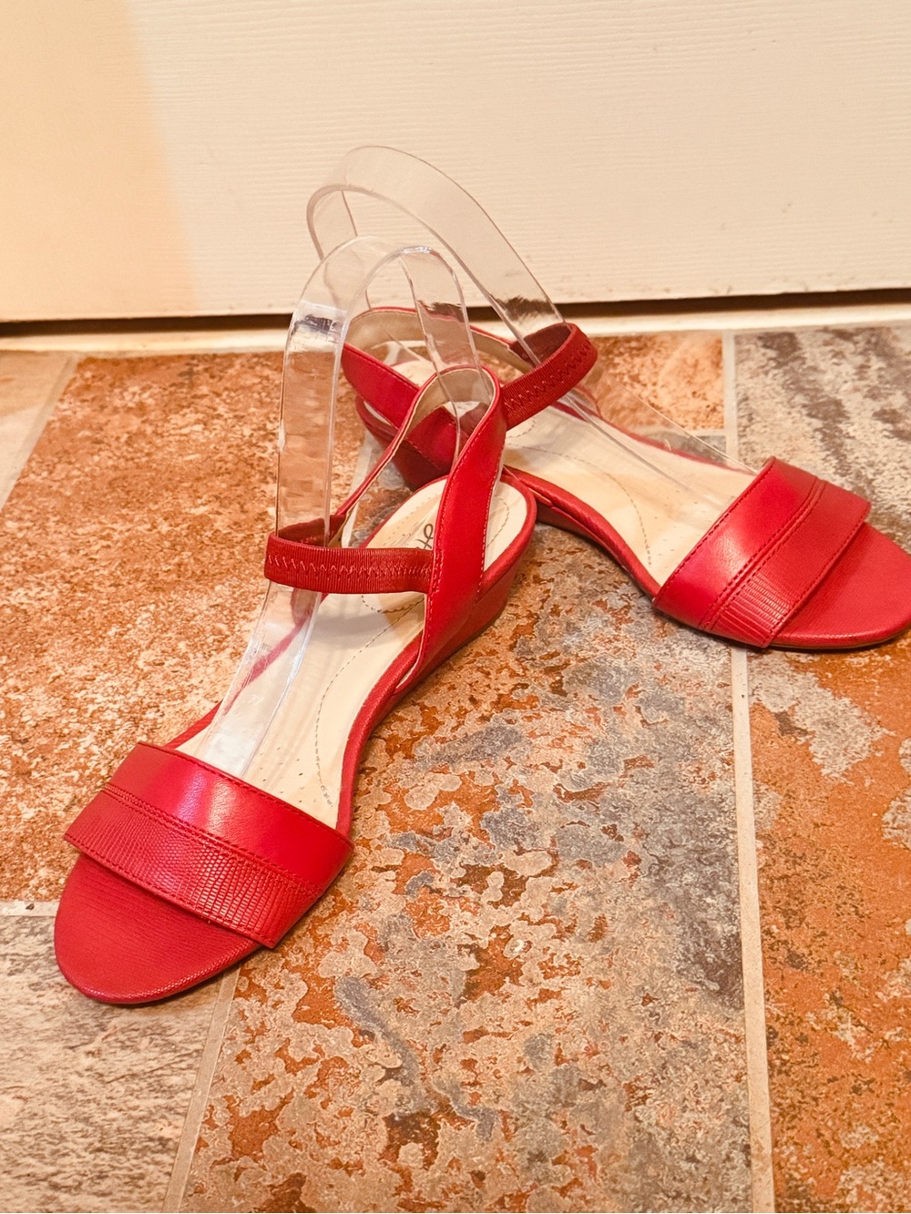NWOB!! Lovely and Comfy Life Stride Red Women's Stretchy Wedge Sandals! - Picture 3 of 14